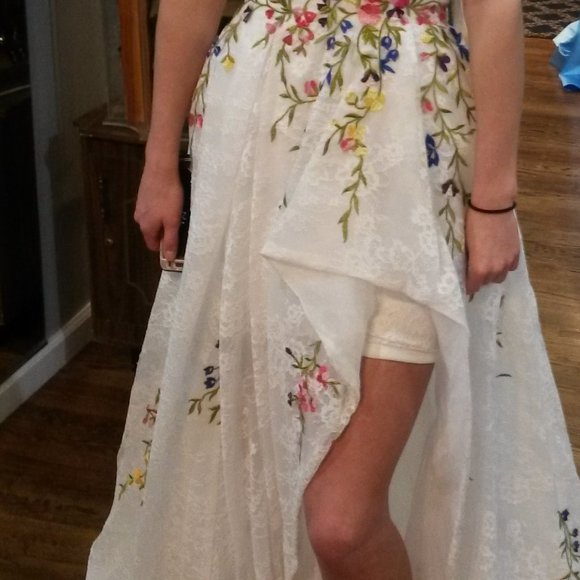 SHERRI HILL WHITE FLORAL LACE PROM DRESS - Picture 3 of 16